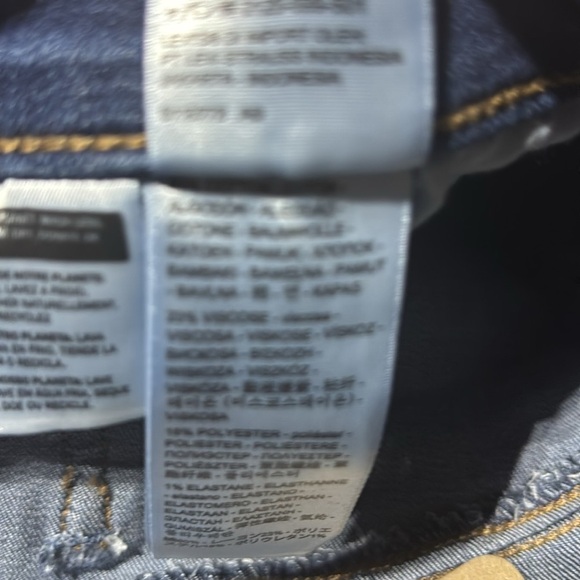 Levi Strauss mid length & rise hyper soft,slim through hip,cuffed 5 pocket - Picture 11 of 11